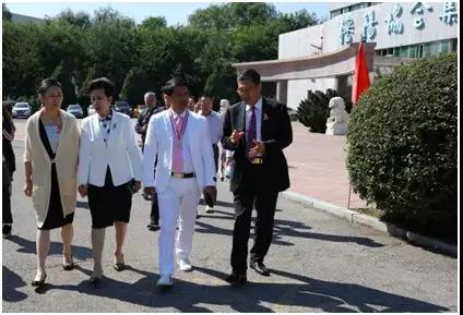 联合国IG0组织公使王凤麟先生一行在陈巨余董事长陪同下深入凯发K8旗舰厅集团参观考察